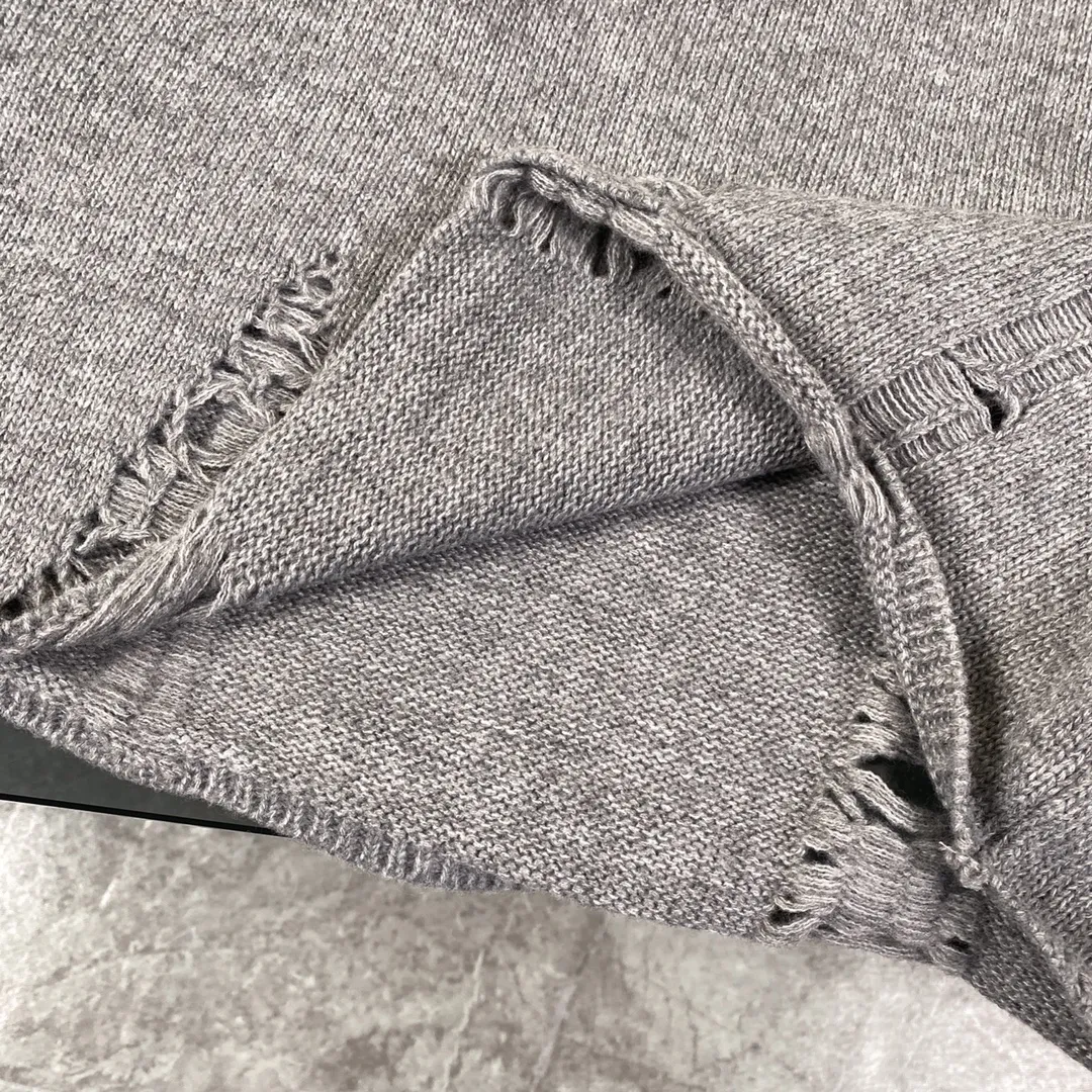 P240 Chrome Hearts CH Chrome Hearts Embroidered Disk Sanskrit Cross Hole Knitted Sweater Pullover. It’s a very popular style. It’s the same style for men and women. It’s matched with black and white. It looks great in real life. It looks good on the upper body. It looks good in daily wear. It’s even better when taking photos. It’s hard not to buy it. Buy it for me!!! Believe me, no one can refuse such a machine-length Chrome Hearts jacket. The version has been expanded based on the old version. The upper body is loose and stylish, and the hem is expanded to a casual design. Fat people look extremely slim, thin people have limited height and high-end. Ten thousand yuan ZP printing, 1:1 perfect restoration, looks good when worn alone or stacked, can be easily controlled by both men and women. If you care more about quality, you must also respect the price. It is completely different from the thin see-through bottoms and junk products on the market that pill when worn. If the style makes you shine at a glance, then quality is what you should pay more attention to. Compared with price, we focus on quality. Customers who have received my products all know it. ️️️ Sweaters on the market are generally made of bract core yarn. We use modal. The advantages over core-spun yarn are very intuitive: high cost, high price, high density, relatively expensive for developers, and let us make a lot less money. In addition, it is delicate, has no scum on the upper body, resists pilling, and is high-end. We are conscientious sellers and do not use core-spun yarn. Apart from being cheap, core-spun yarn is really useless. It shrinks, pills, hooks, and makes people pierced. He is proficient in everything. It is 2024. Who doesn’t want to look decent when they go out? Quality determines the upper body effect. No matter how bad the quality, the best style is still the temperament of the urban-rural fringe. We only do long-term business. Quality determines character. Take it back and wear it with confidence and wash it. The quality of the pattern will definitely make your eyes shine. We only make the right version of high quality. We make high-end hard goods. Reject junk goods and reject fast food. Conscientious quality and conscientious price. You deserve it!  Color: Black Beige Gray Size: S M L